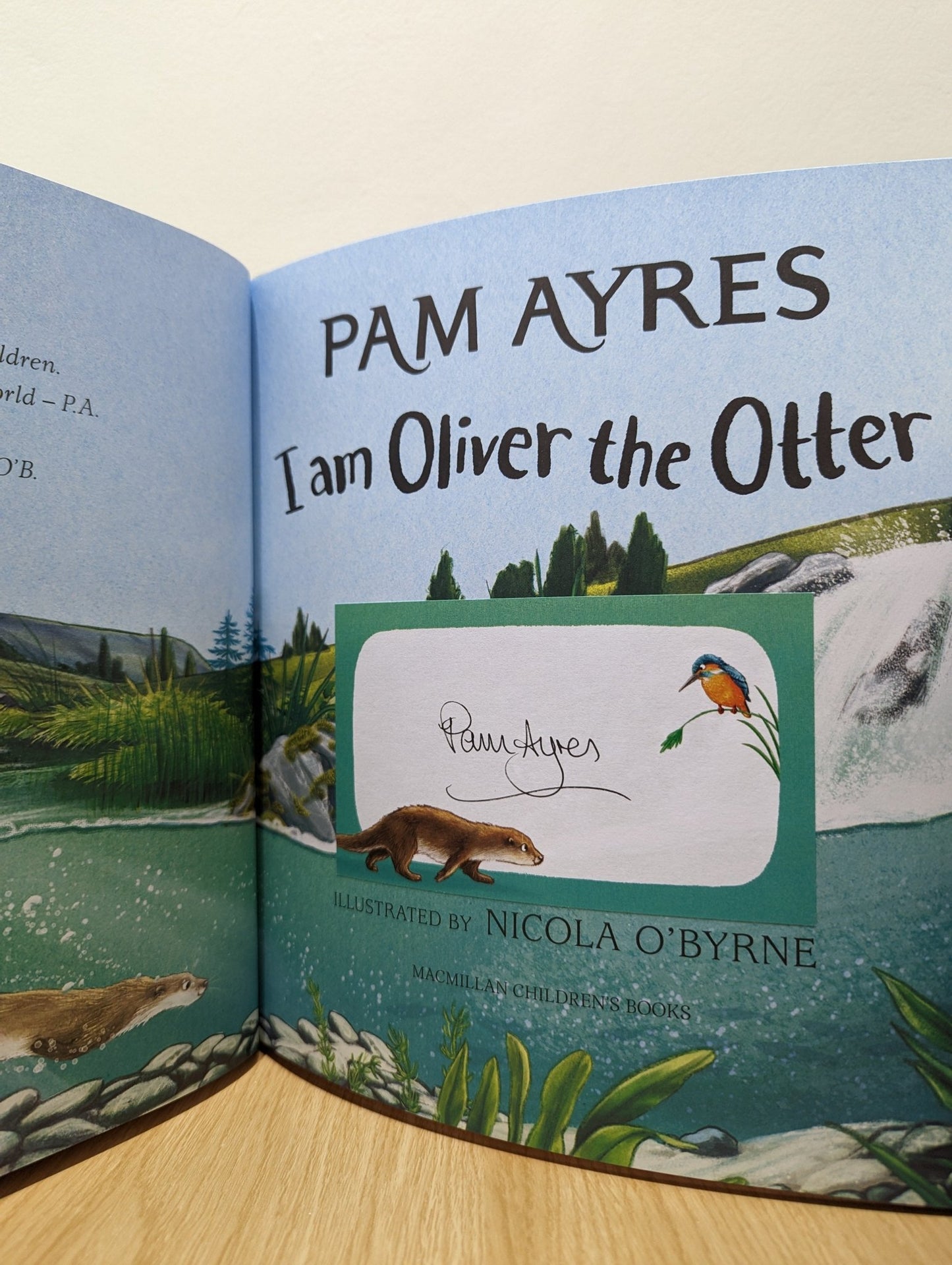 I am Oliver the Otter by Pam Ayres (Signed First Edition) - Fialta Books
