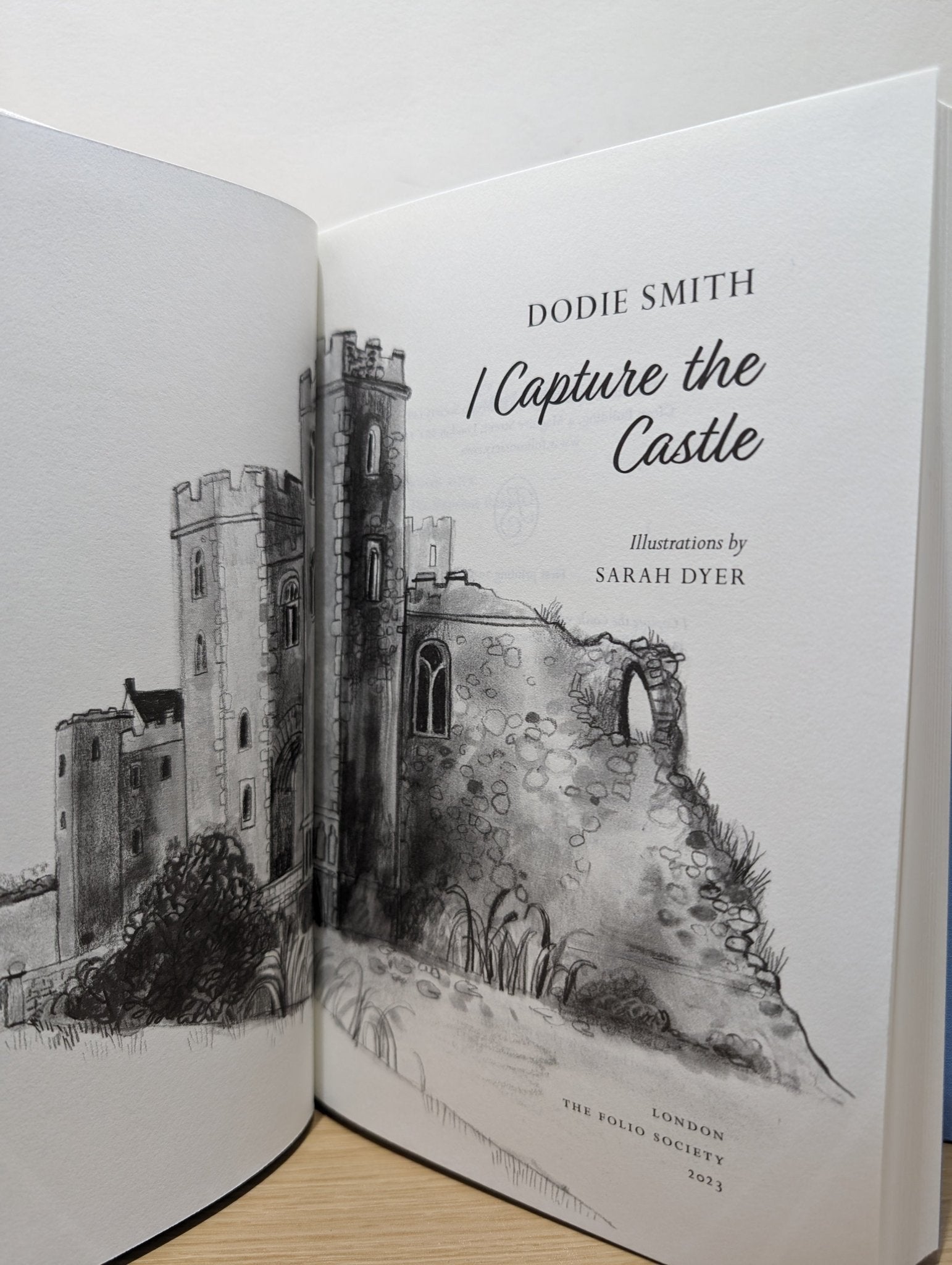 I Capture the Castle by Dodie Smith (Folio Slipcase Edition) - Fialta Books