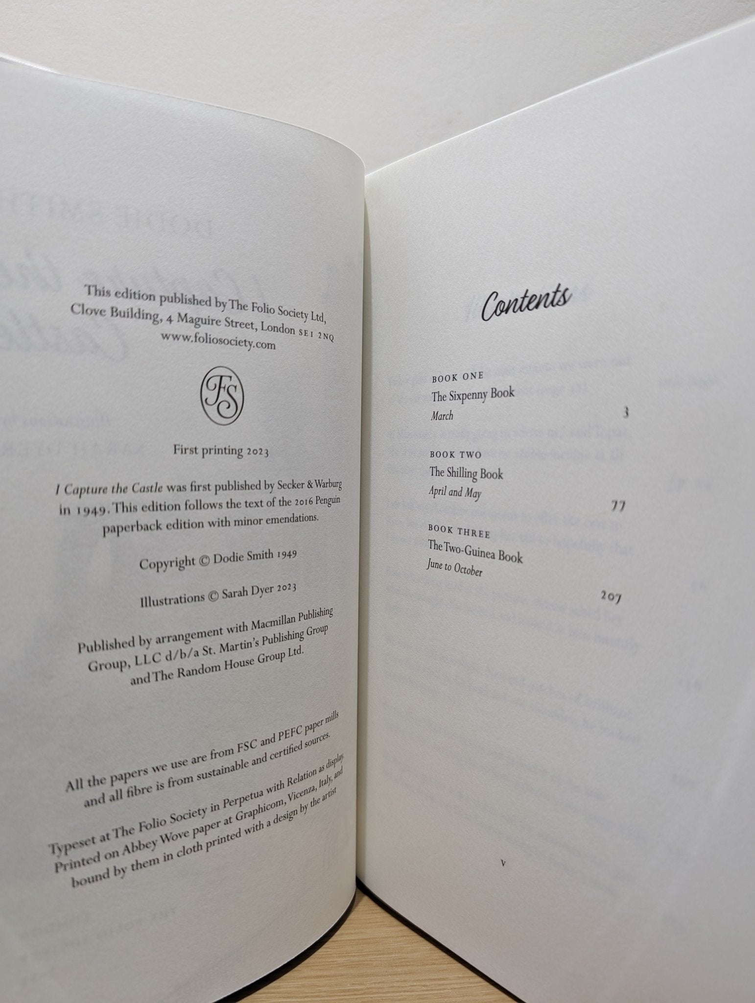 I Capture the Castle by Dodie Smith (Folio Slipcase Edition) - Fialta Books