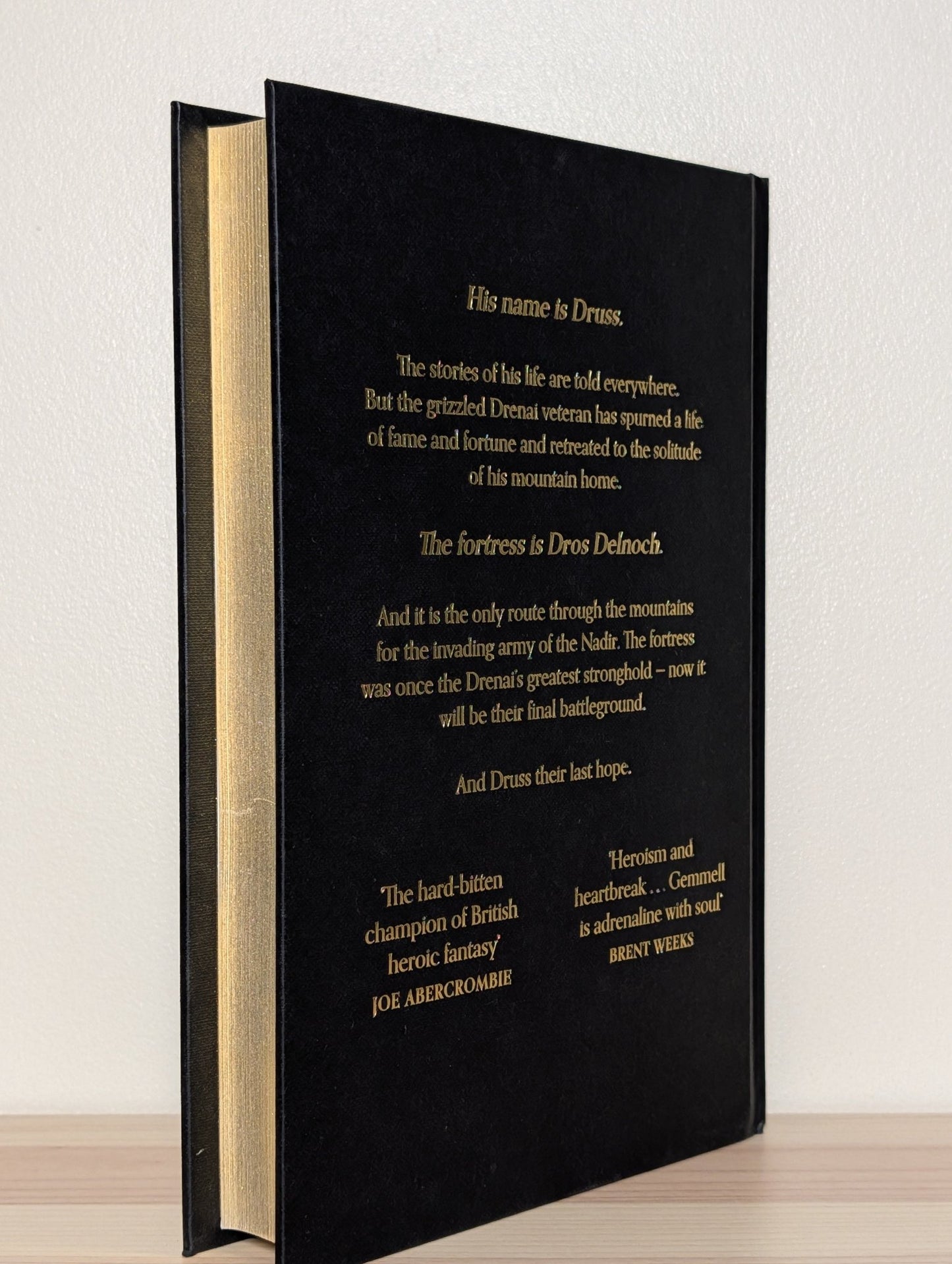 Legend by David Gemmell (Collector's Edition with sprayed edges) - Fialta Books