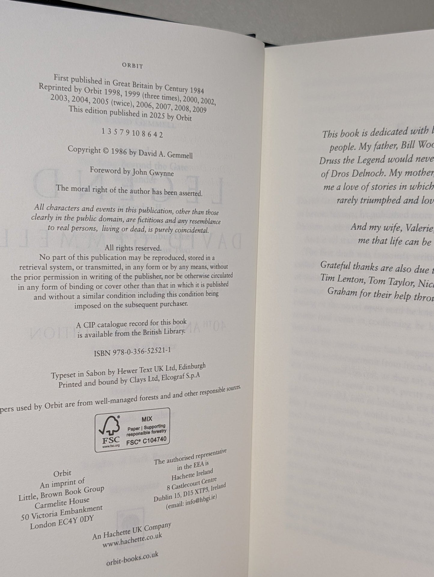 Legend by David Gemmell (Collector's Edition with sprayed edges) - Fialta Books