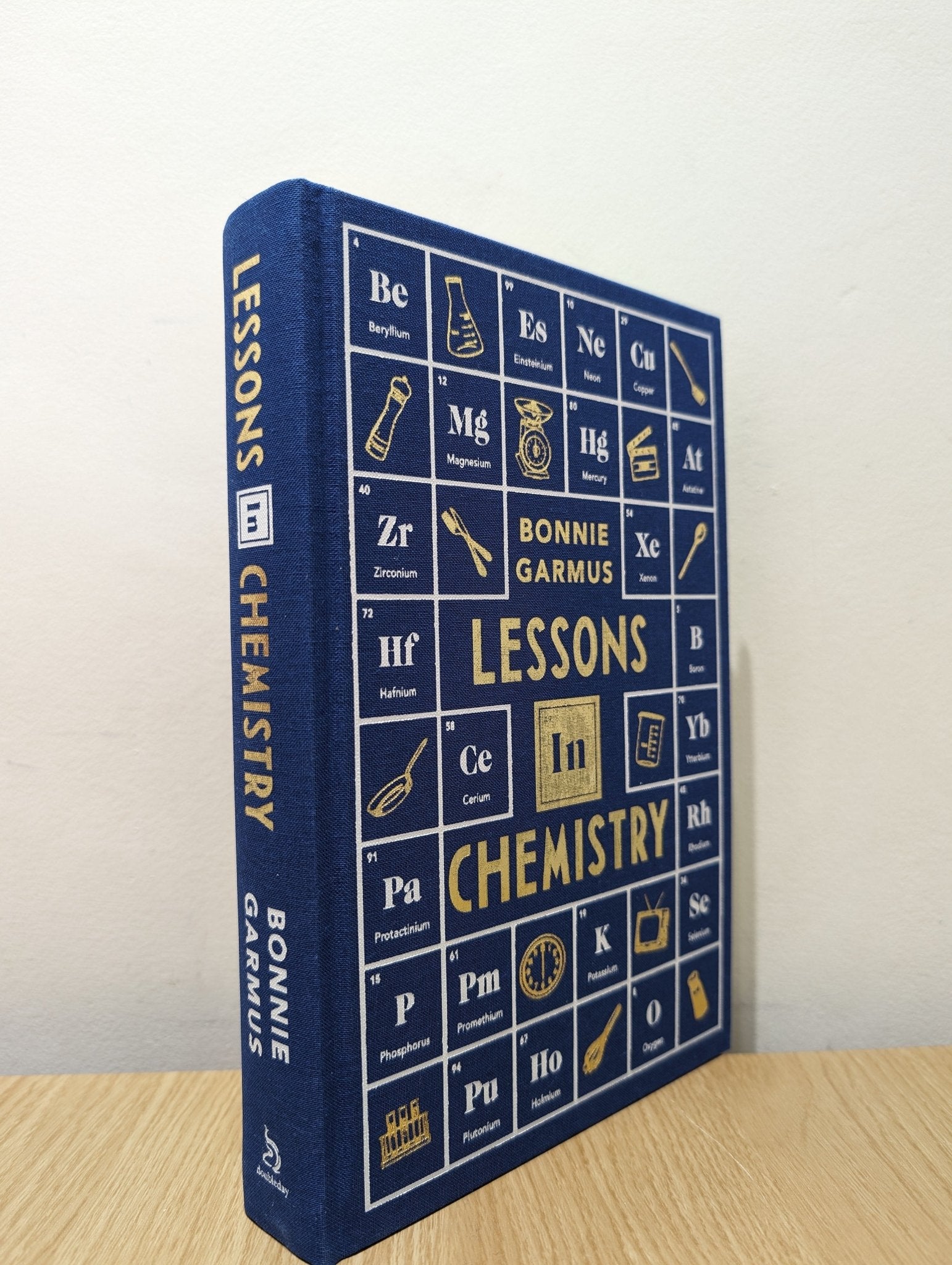 Lessons in Chemistry by Bonnie Garmus (Clothbound Collector's Edition with sprayed edges) - Fialta Books