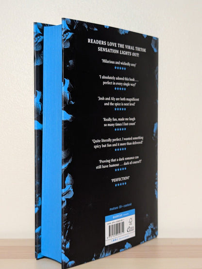 Lights Out by Navessa Allen (Signed Special Edition with sprayed edges) - Fialta Books