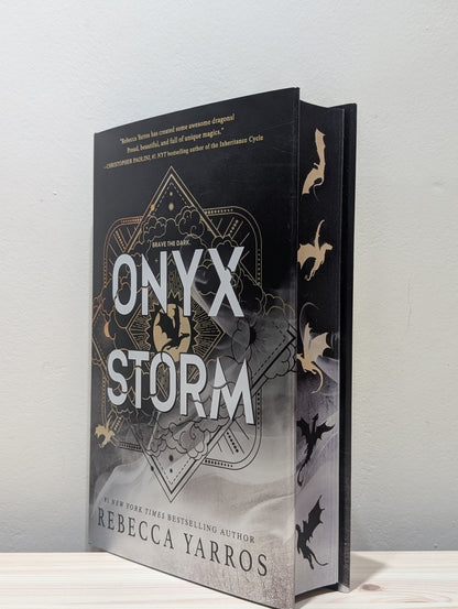 Onyx Storm by Rebecca Yarros (Deluxe Edition with sprayed edges) - Fialta Books