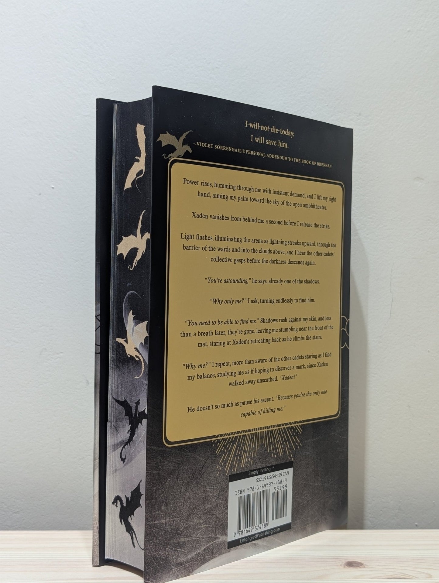 Onyx Storm by Rebecca Yarros (Deluxe Edition with sprayed edges) - Fialta Books