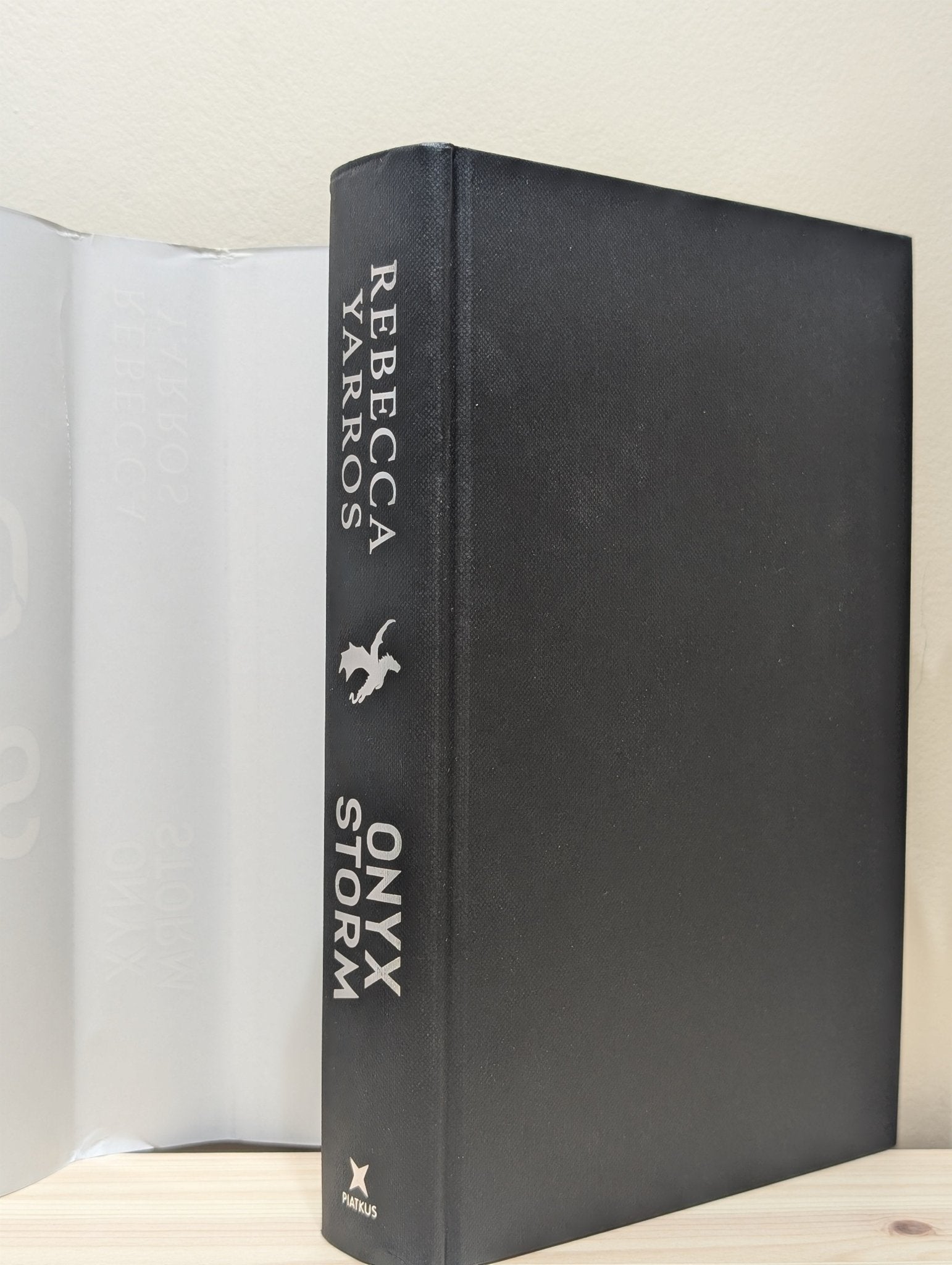 Onyx Storm: The Empyrean 3 by Rebecca Yarros (Signed First Edition) - Fialta Books