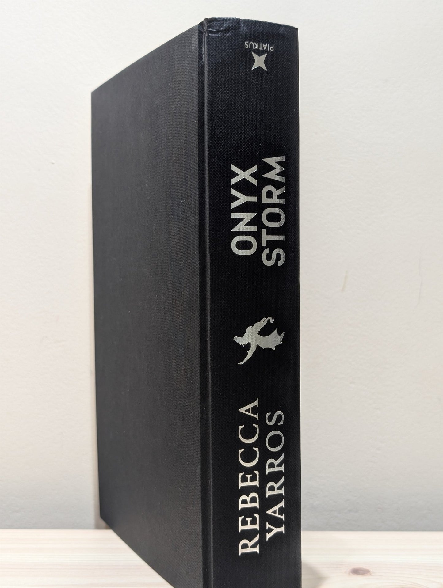 Onyx Storm: The Empyrean 3 by Rebecca Yarros (Signed First Edition imperfect) - Fialta Books