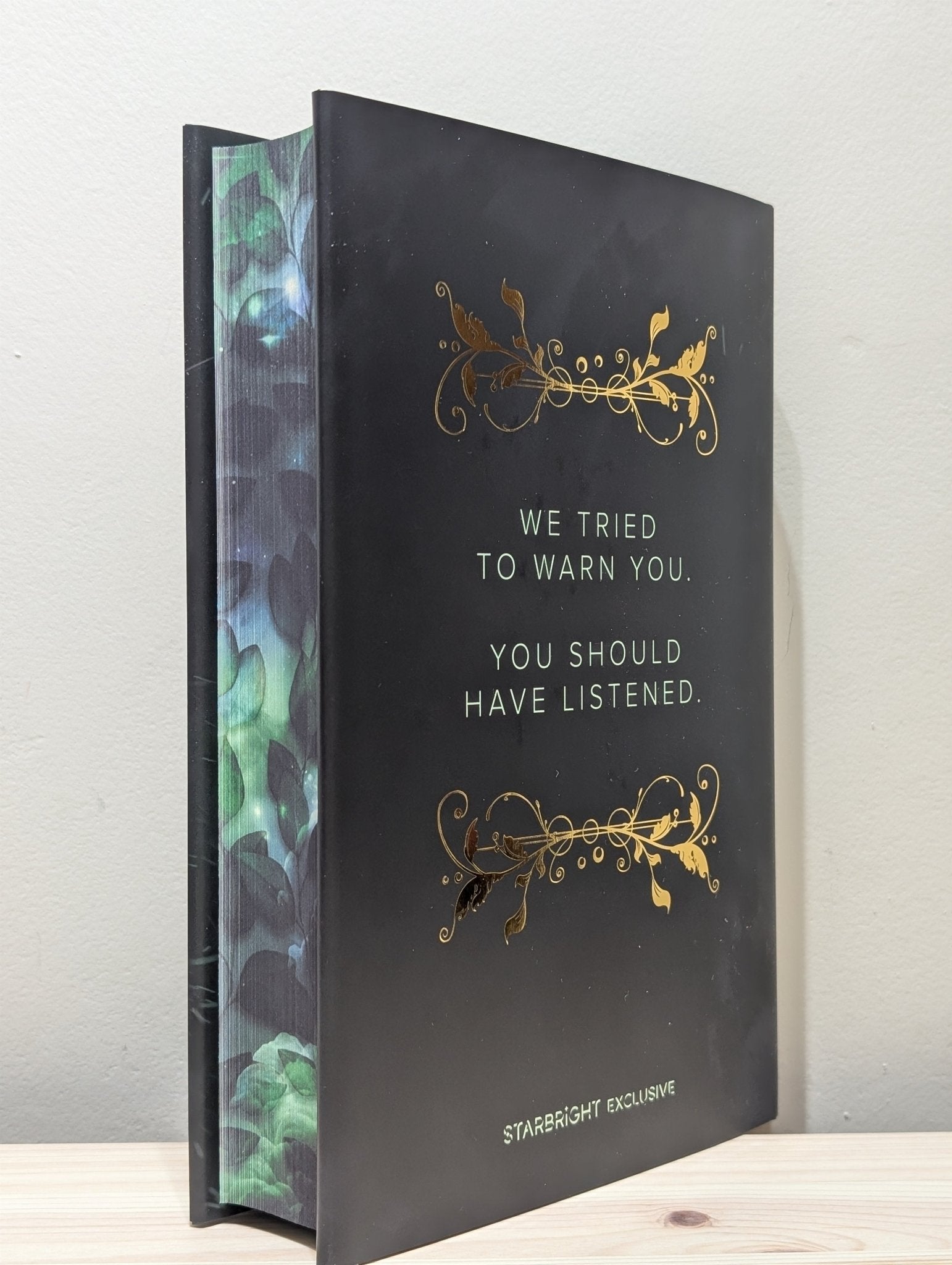 Overgrowth by Mira Grant (Signed First Edition with sprayed edges) - Fialta Books