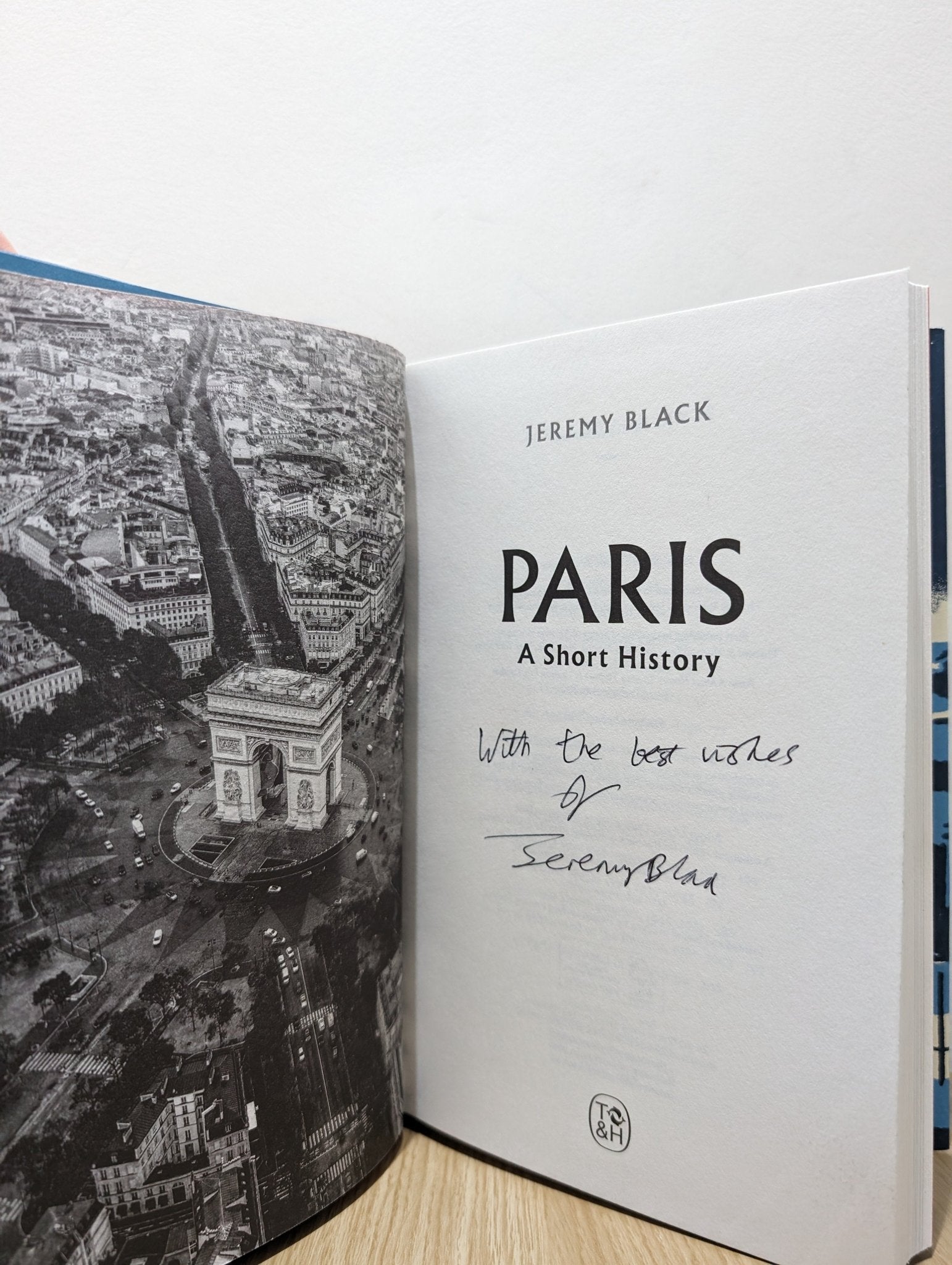 Paris: A Short History by Jeremy Black (Signed First Edition) - Fialta Books