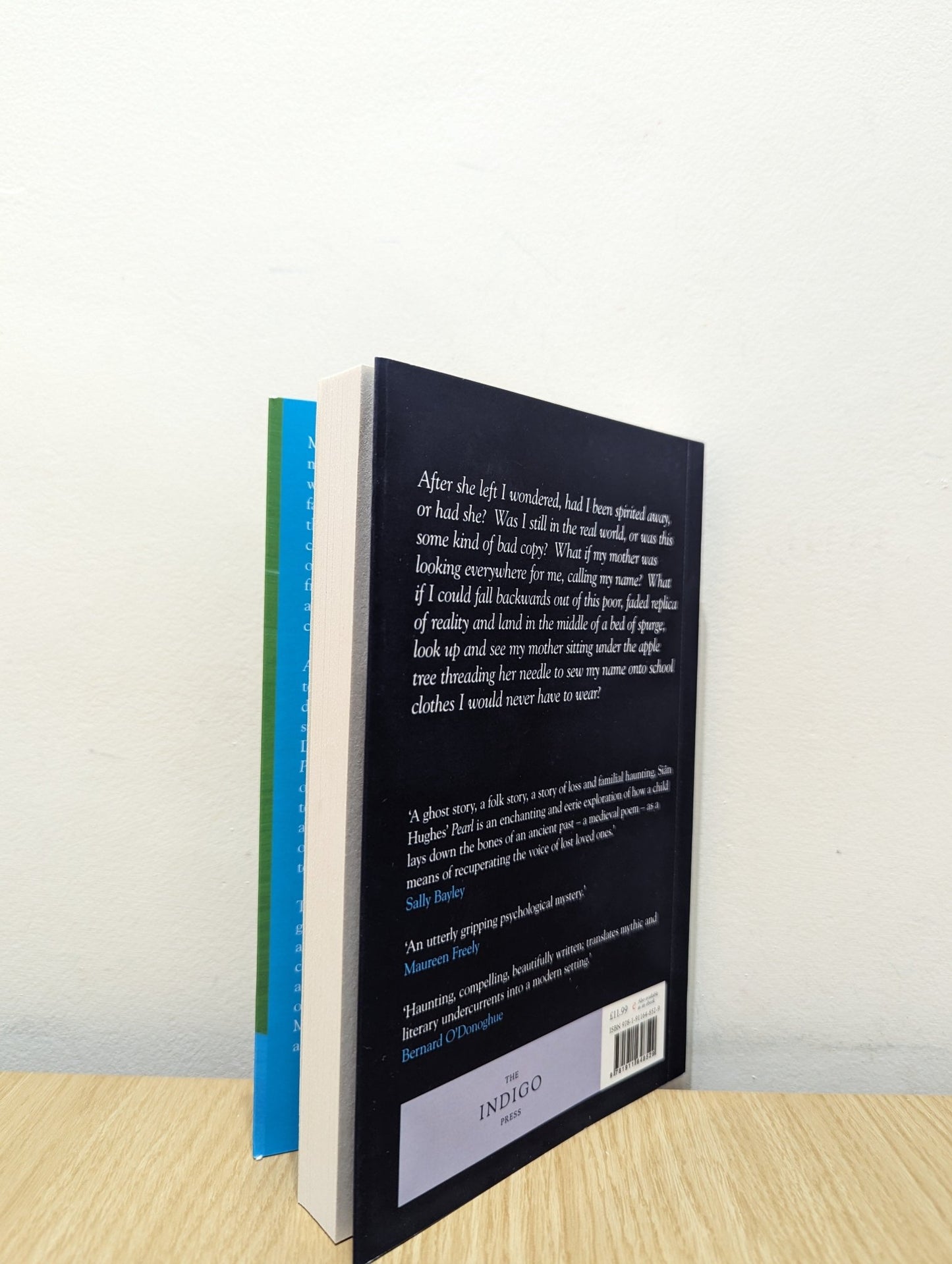 Pearl by Sian Hughes (First Edition) - Fialta Books