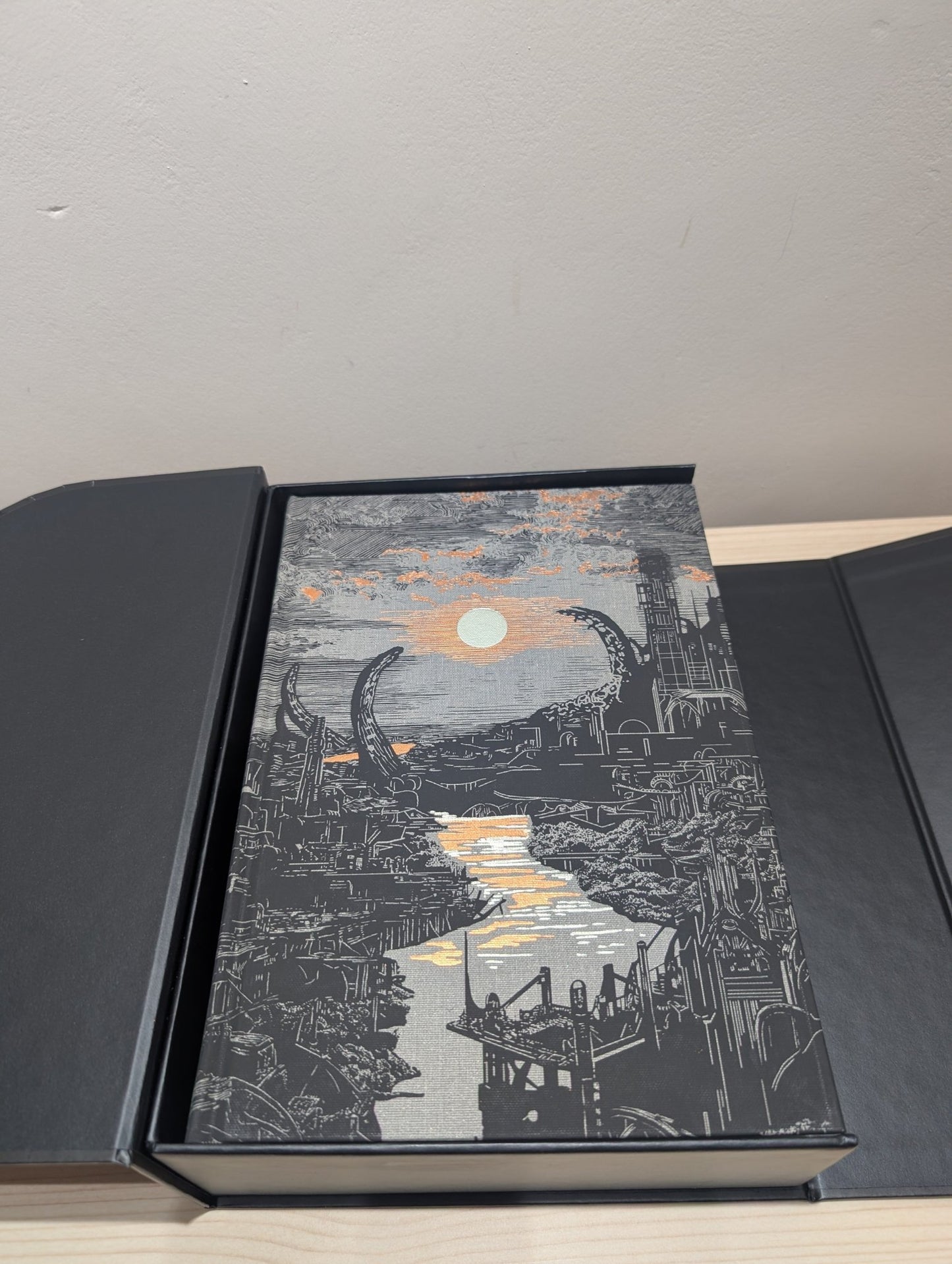 Perdido Street Station by China Mieville (Folio Limited Edition) - Fialta Books