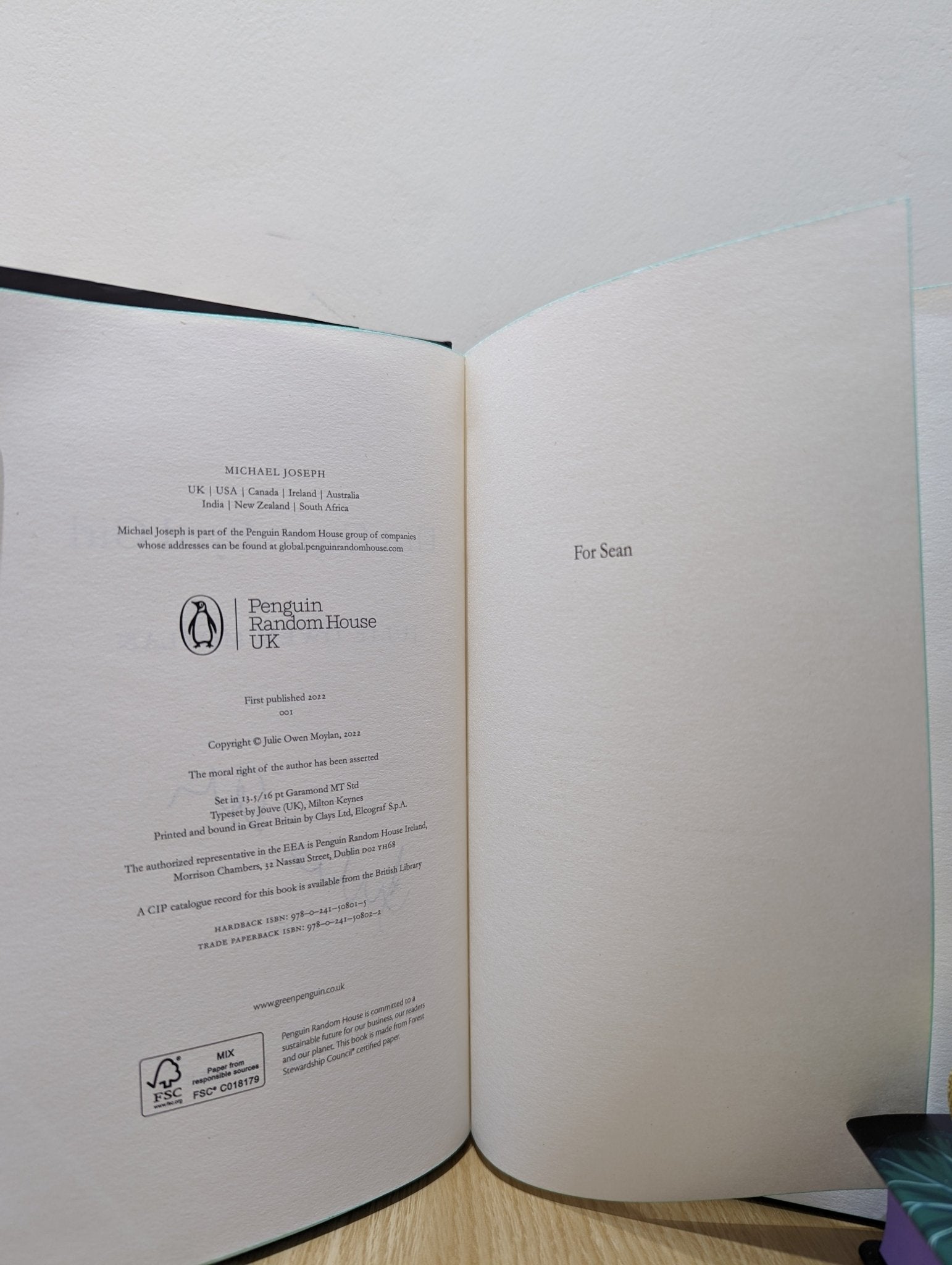 That Green Eyed Girl by Julie Owen Moylan (Signed First Edition with sprayed edges) - Fialta Books