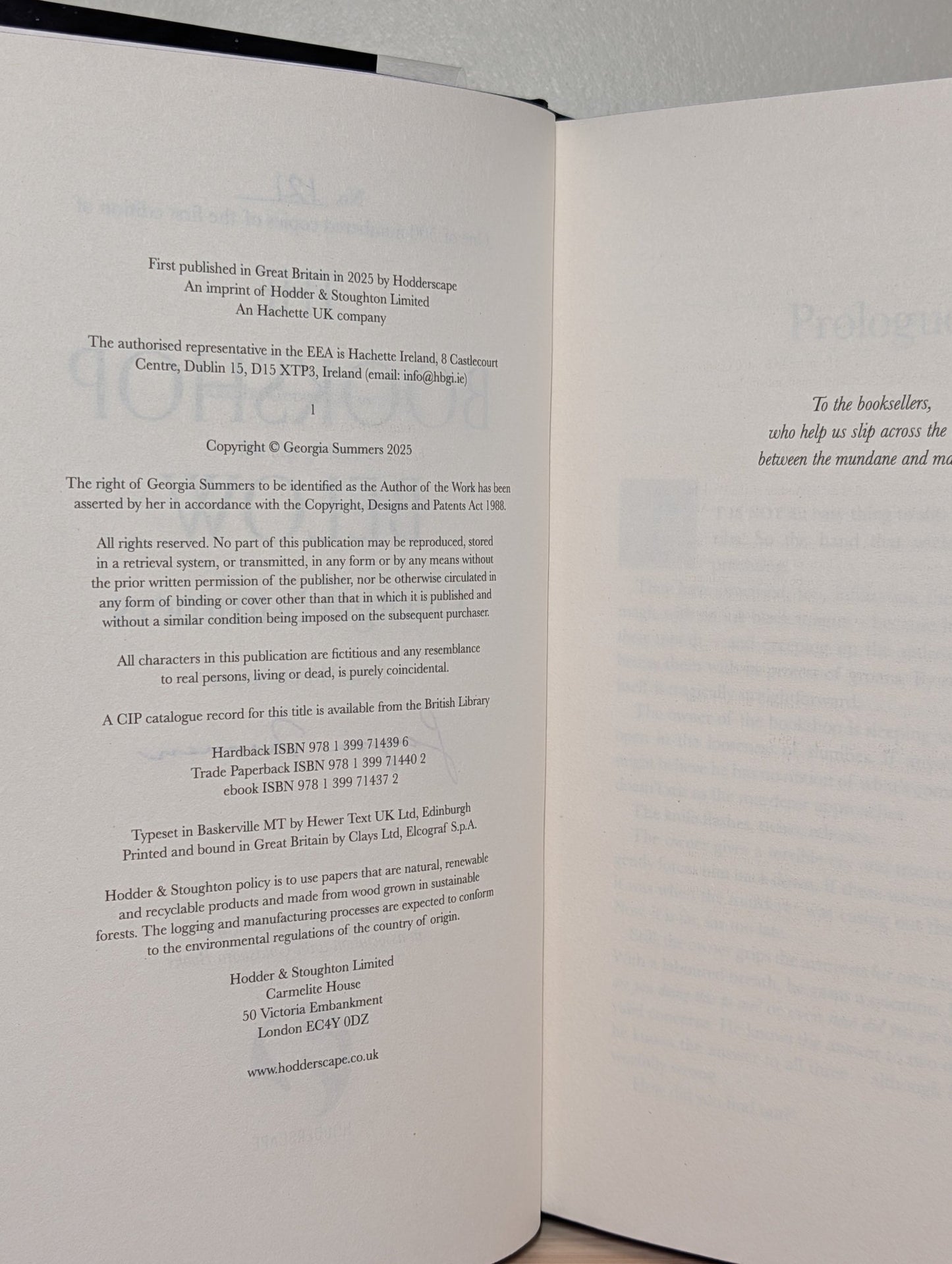 The Bookshop Below by Georgia Summers (Signed Numbered Edition with sprayed edges) - Fialta Books