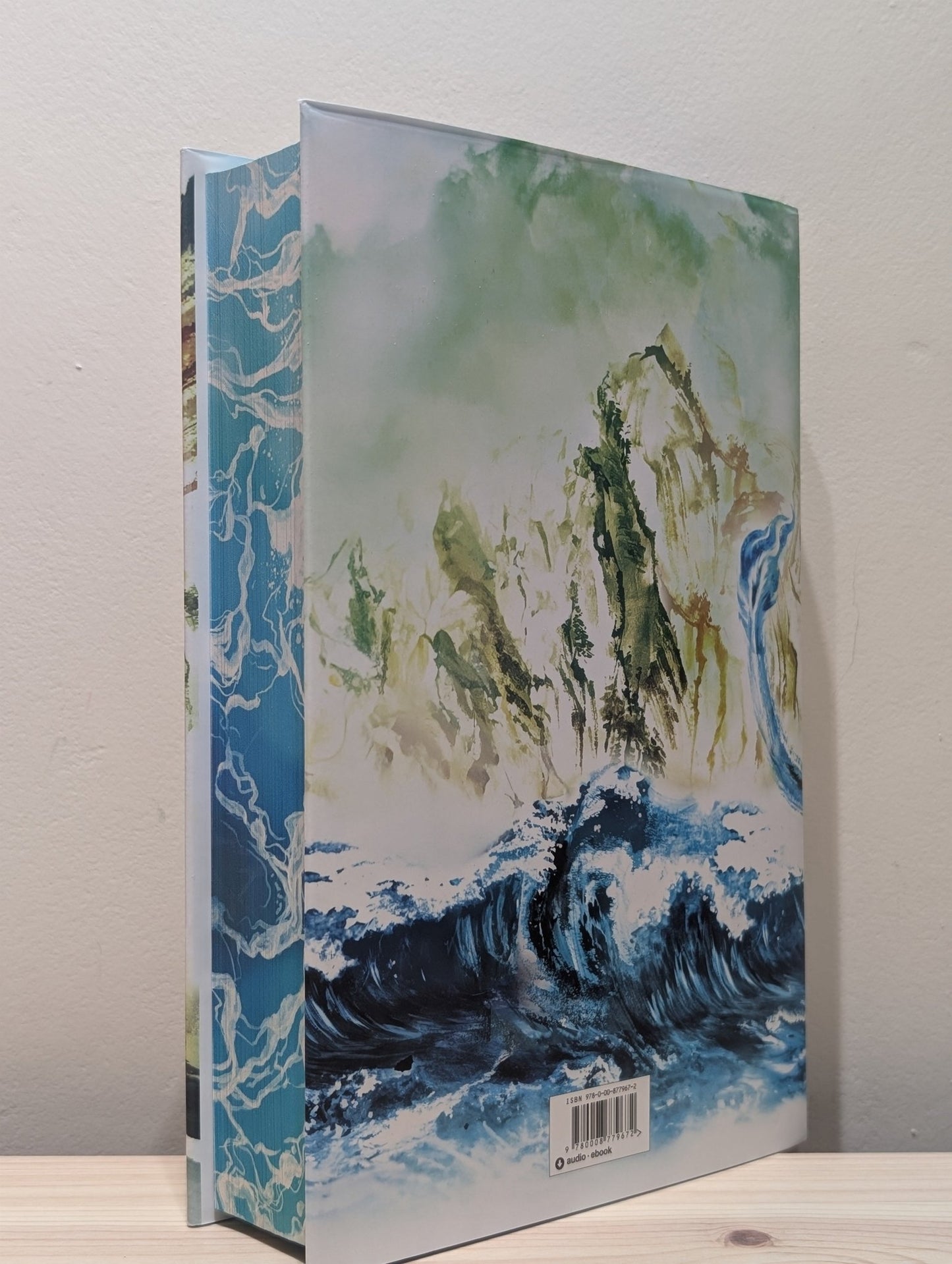 The Dragon Republic: Collector's Edition with sprayed edges by R.F. Kuang - Fialta Books