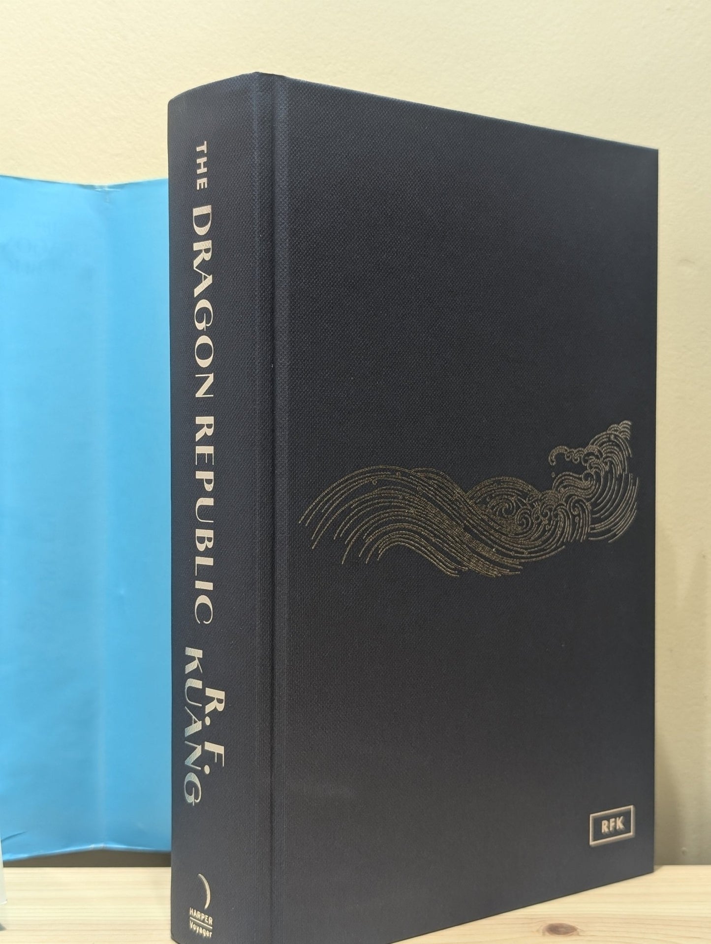 The Dragon Republic: Collector's Edition with sprayed edges by R.F. Kuang - Fialta Books