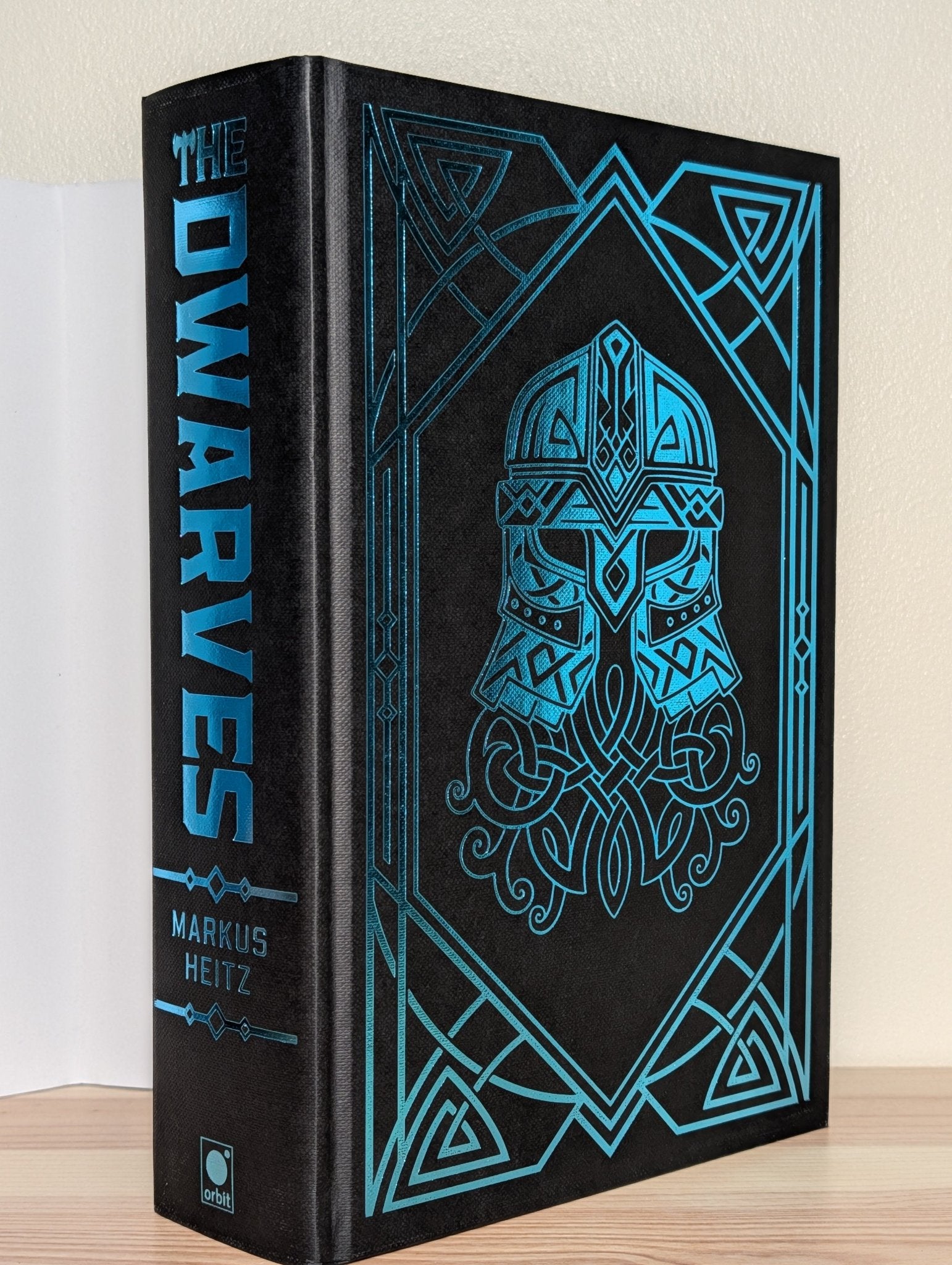 The Dwarves; The War of The Dwarves by Markus Heitz (Signed Deluxe Edition with sprayed edges) - Fialta Books