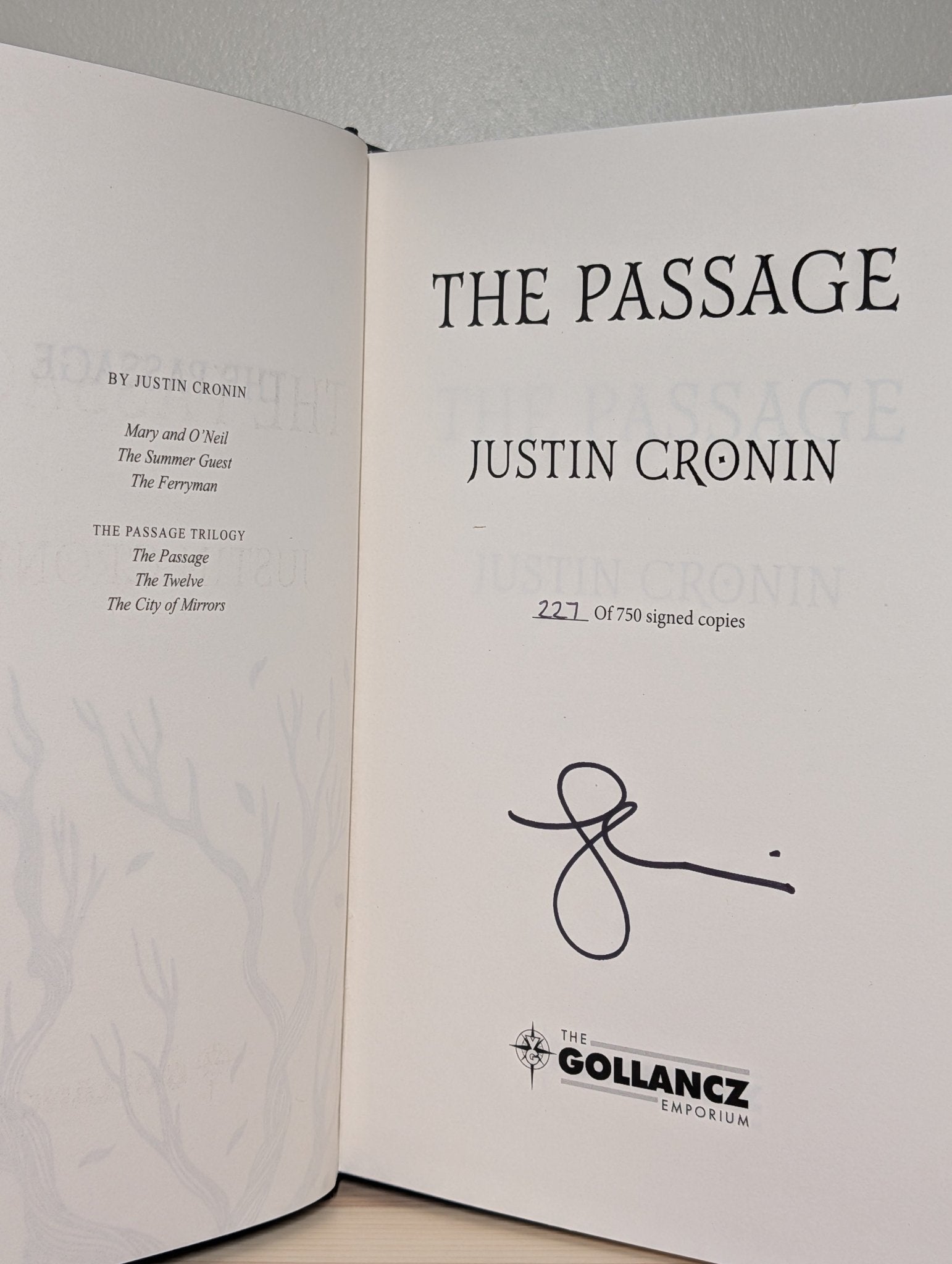 The Passage by Justin Cronin (Signed Deluxe Edition with sprayed edges) - Fialta Books