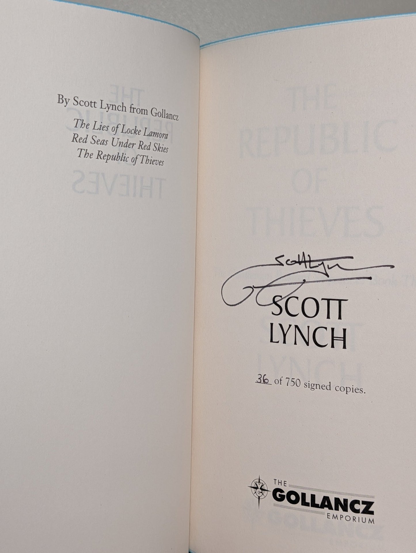 The Republic of Thieves by Scott Lynch (Signed Numbered Deluxe Edition) - Fialta Books