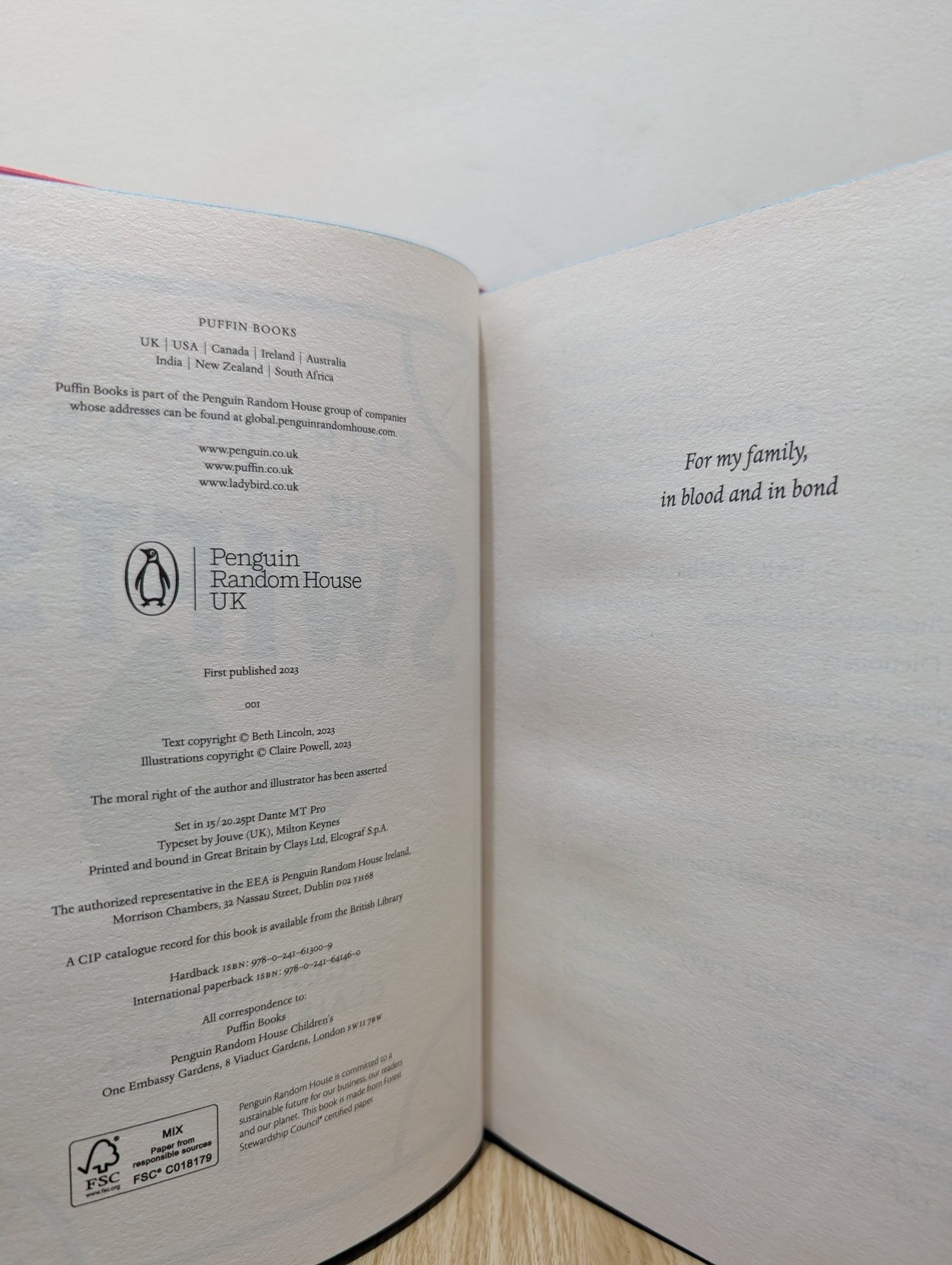 The Swifts by Beth Lincoln (Signed First Edition with sprayed edges) - Fialta Books