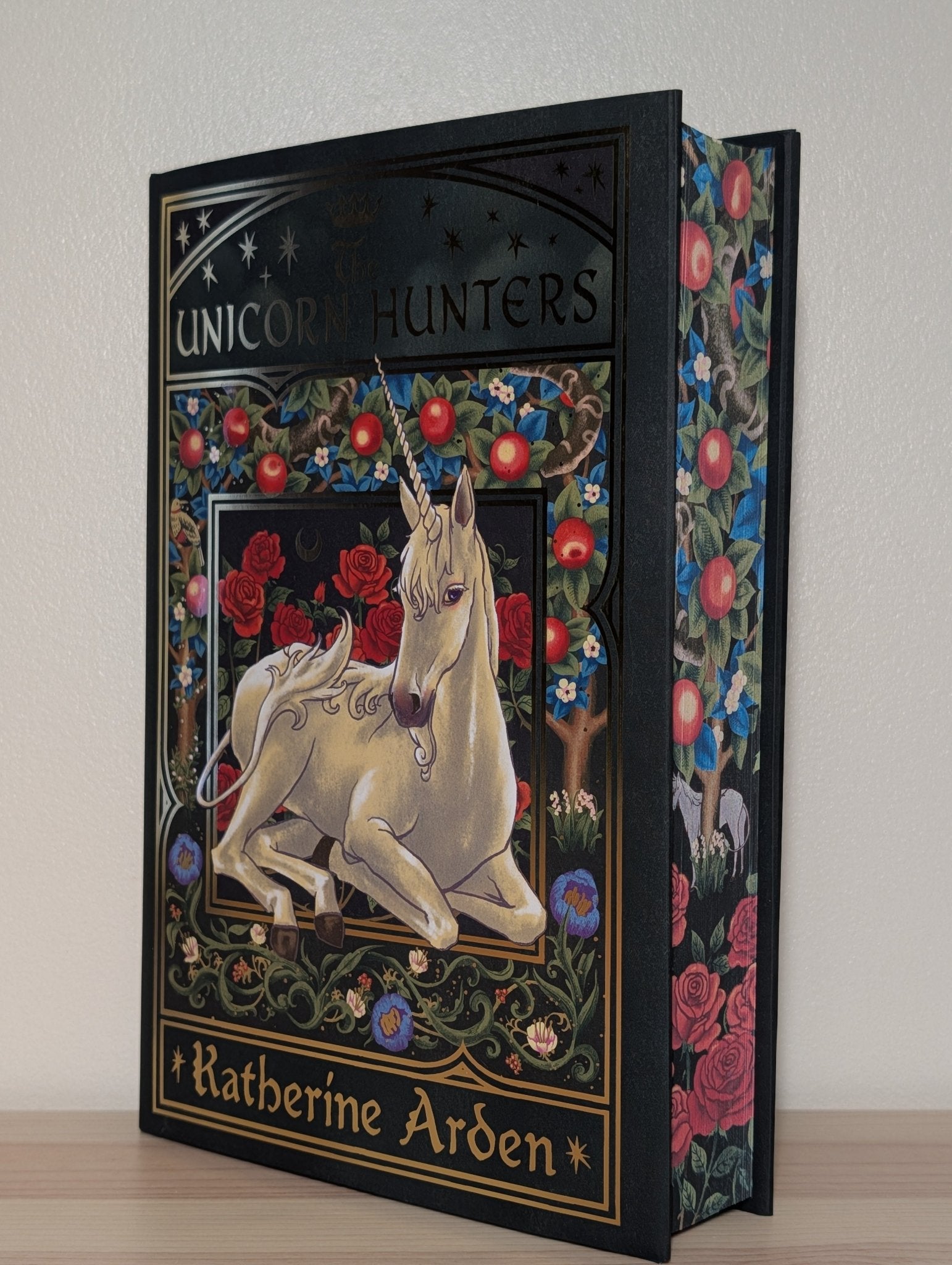 The Unicorn Hunters by Katherine Arden (Special Edition with sprayed edges) - Fialta Books