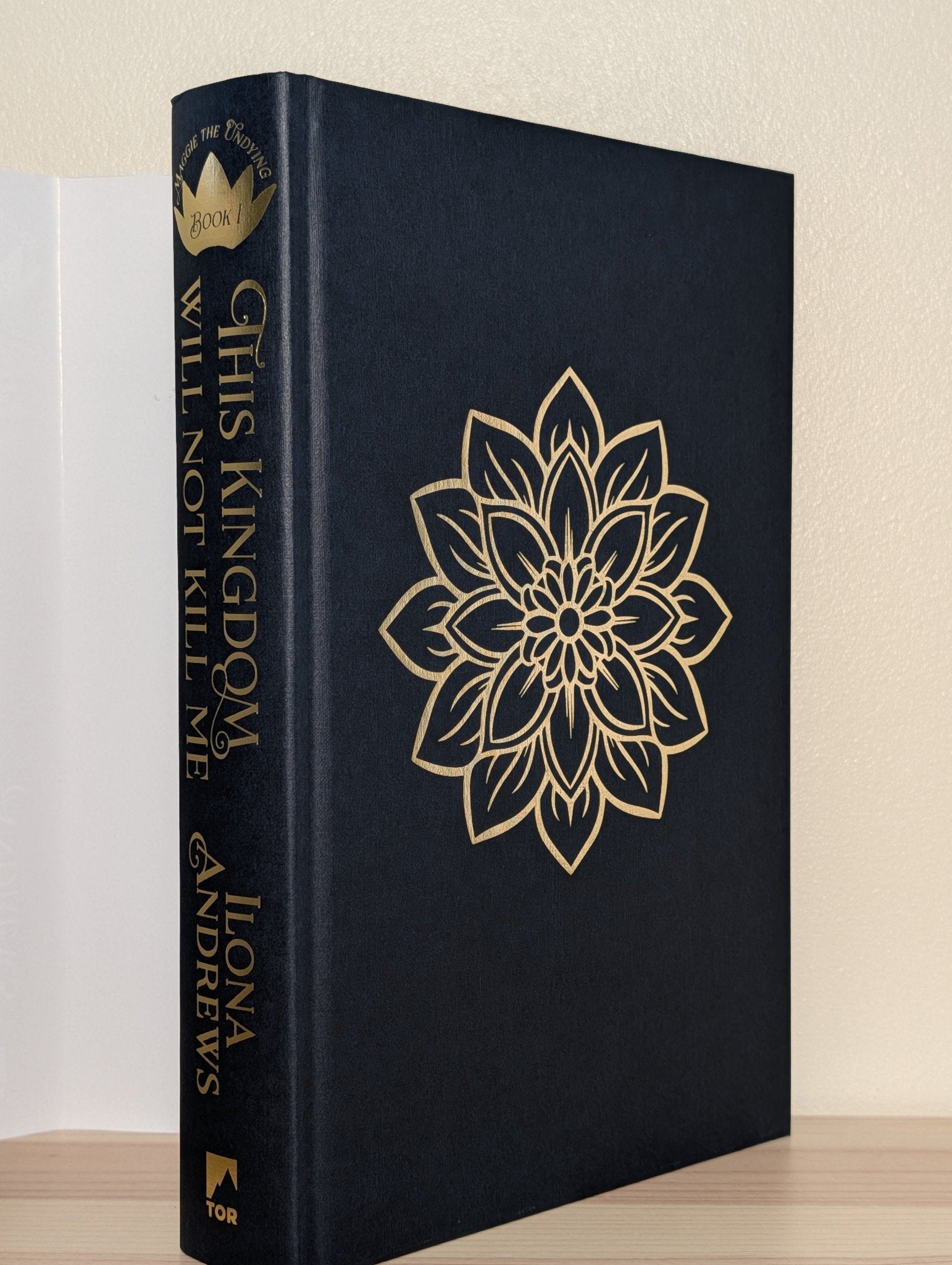 This Kingdom Will Not Kill Me by Ilona Andrews (Signed with sprayed edges) - Fialta Books