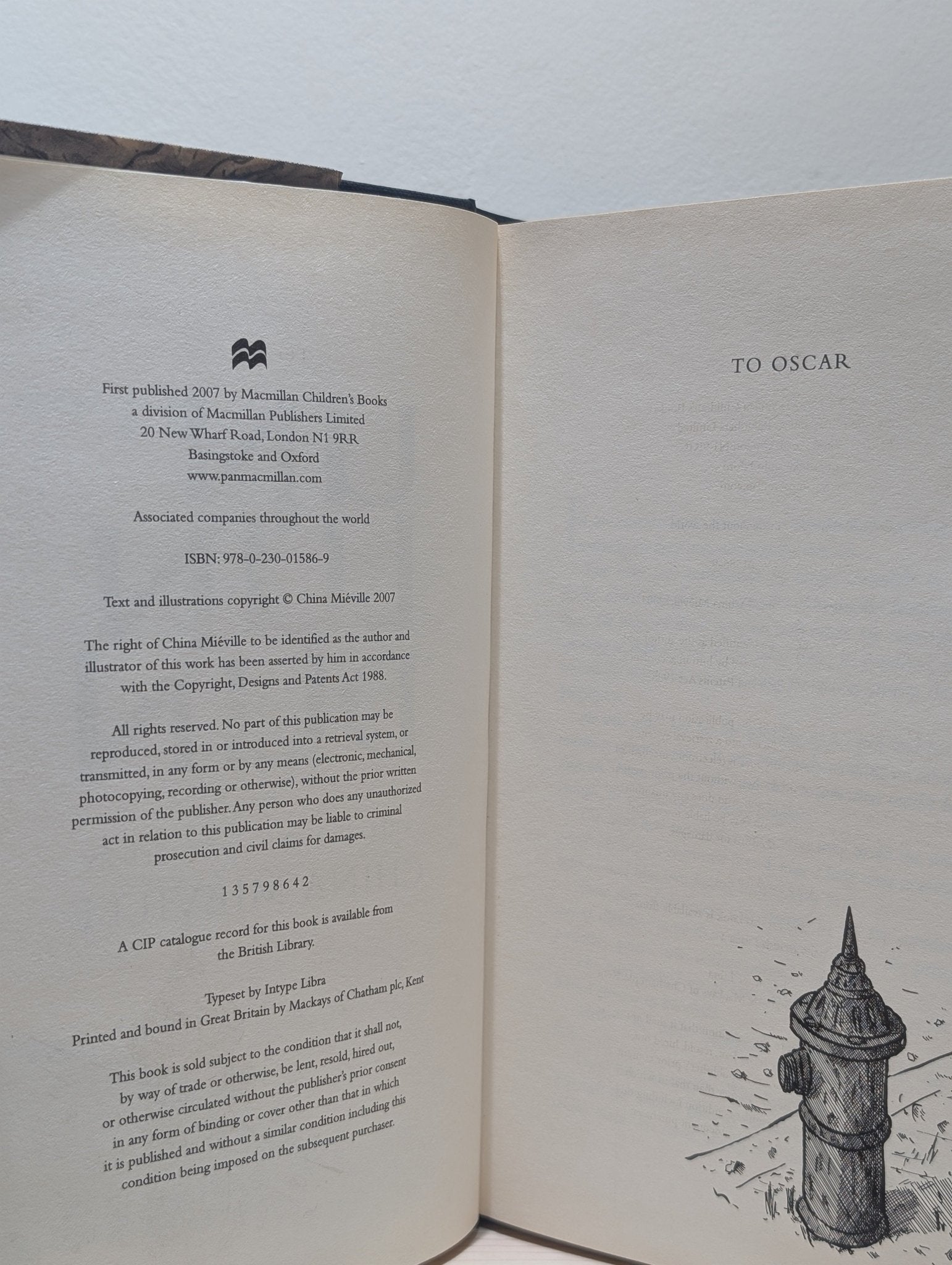 Un Lun Dun by China Mieville (Signed) - Fialta Books