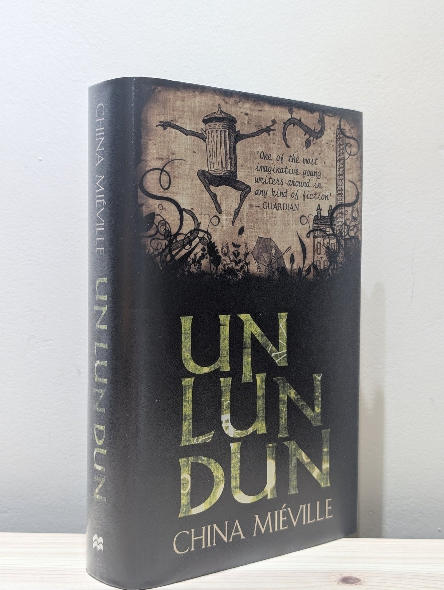 Un Lun Dun by China Mieville (Signed) - Fialta Books