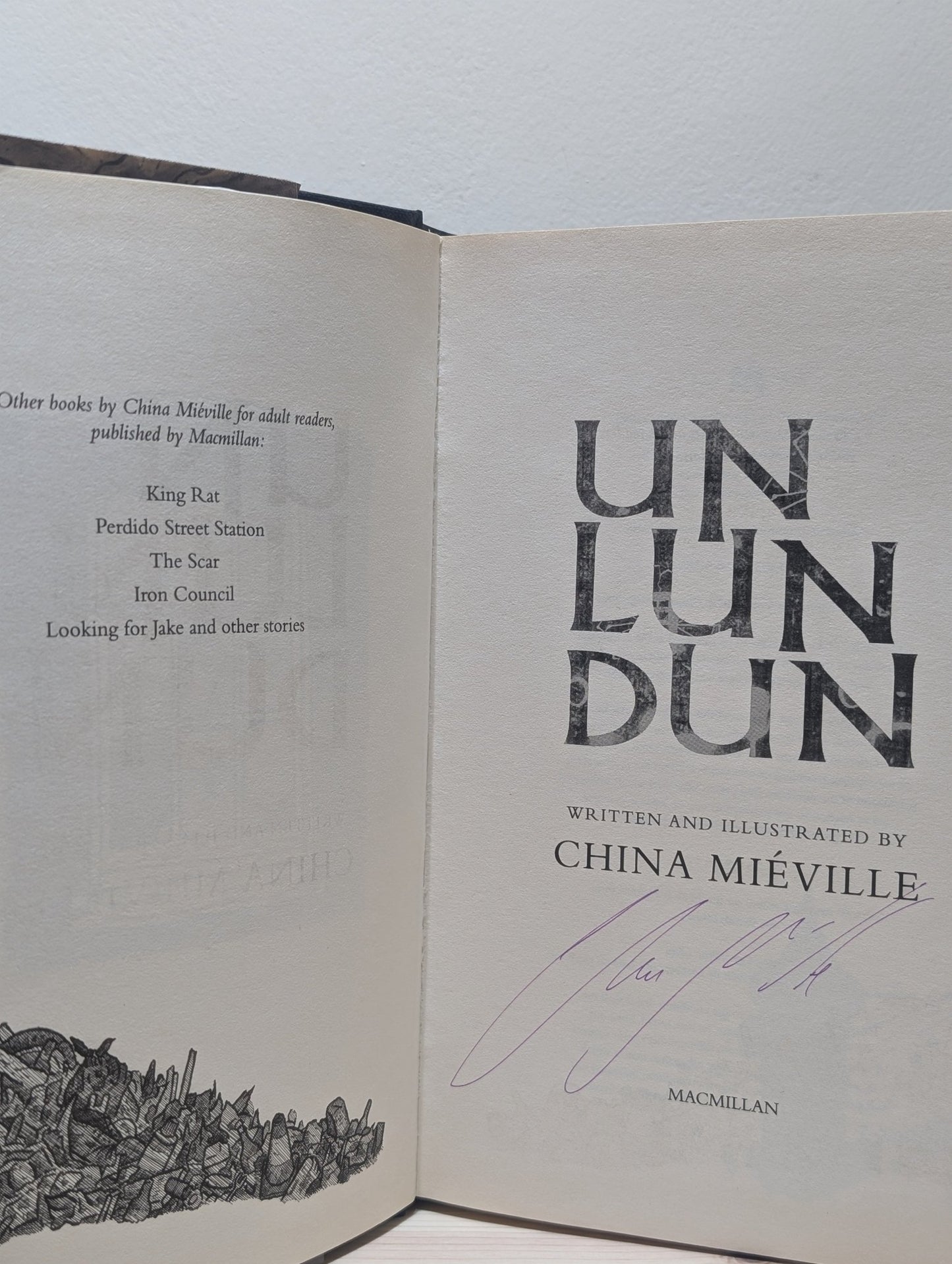 Un Lun Dun by China Mieville (Signed) - Fialta Books