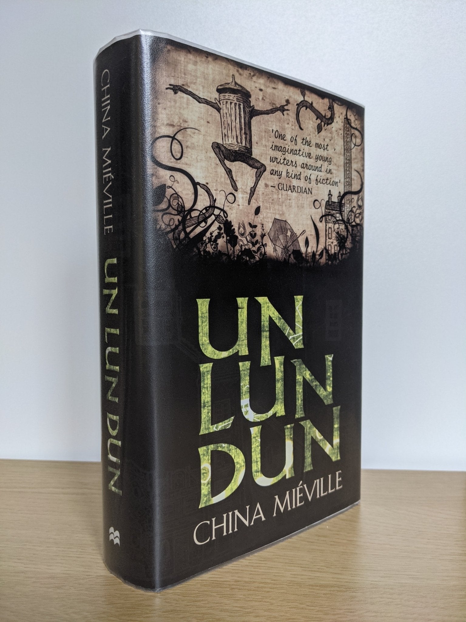Un Lun Dun by China Mieville (Signed First Edition) - Fialta Books