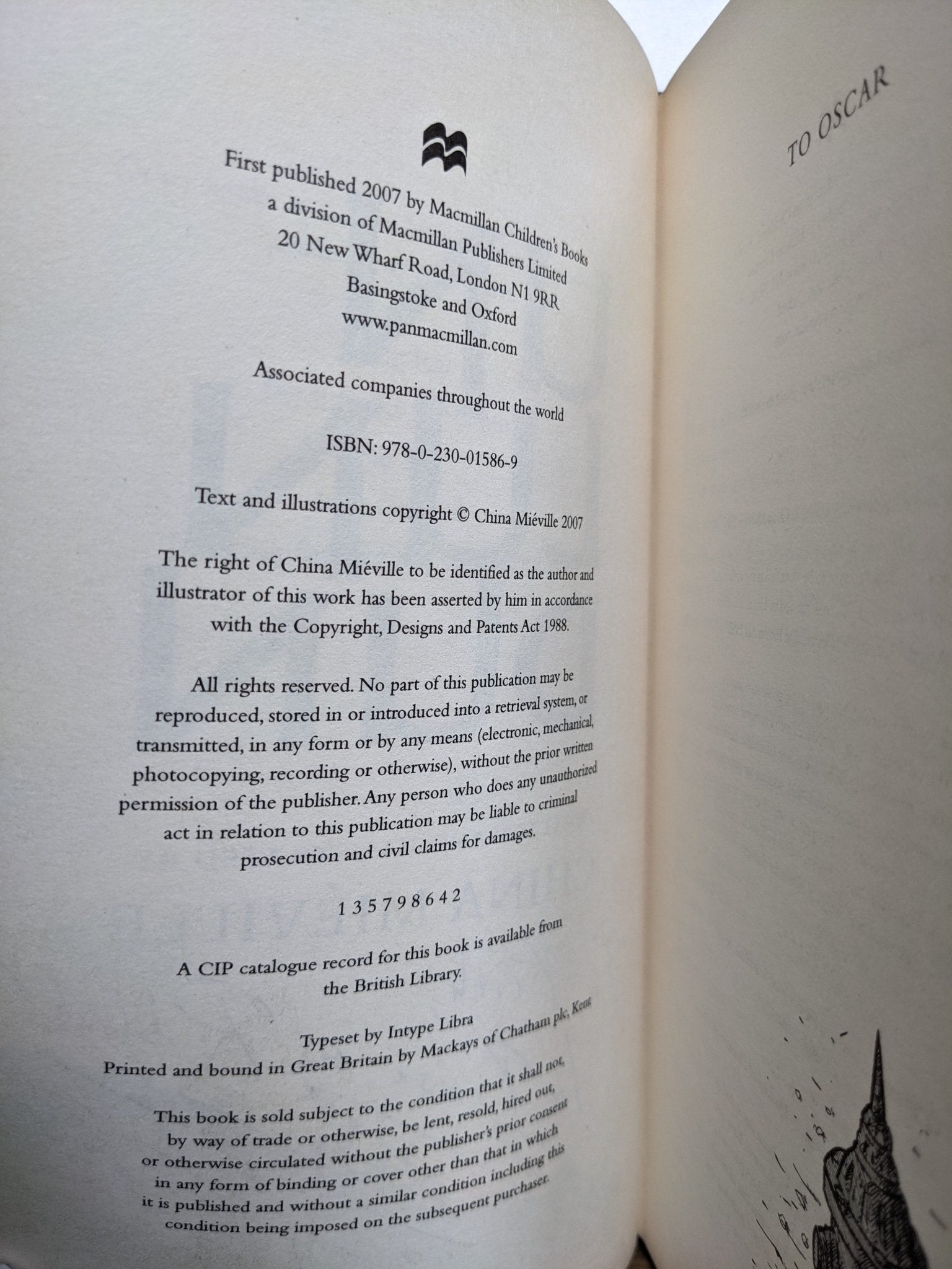 Un Lun Dun by China Mieville (Signed First Edition) - Fialta Books