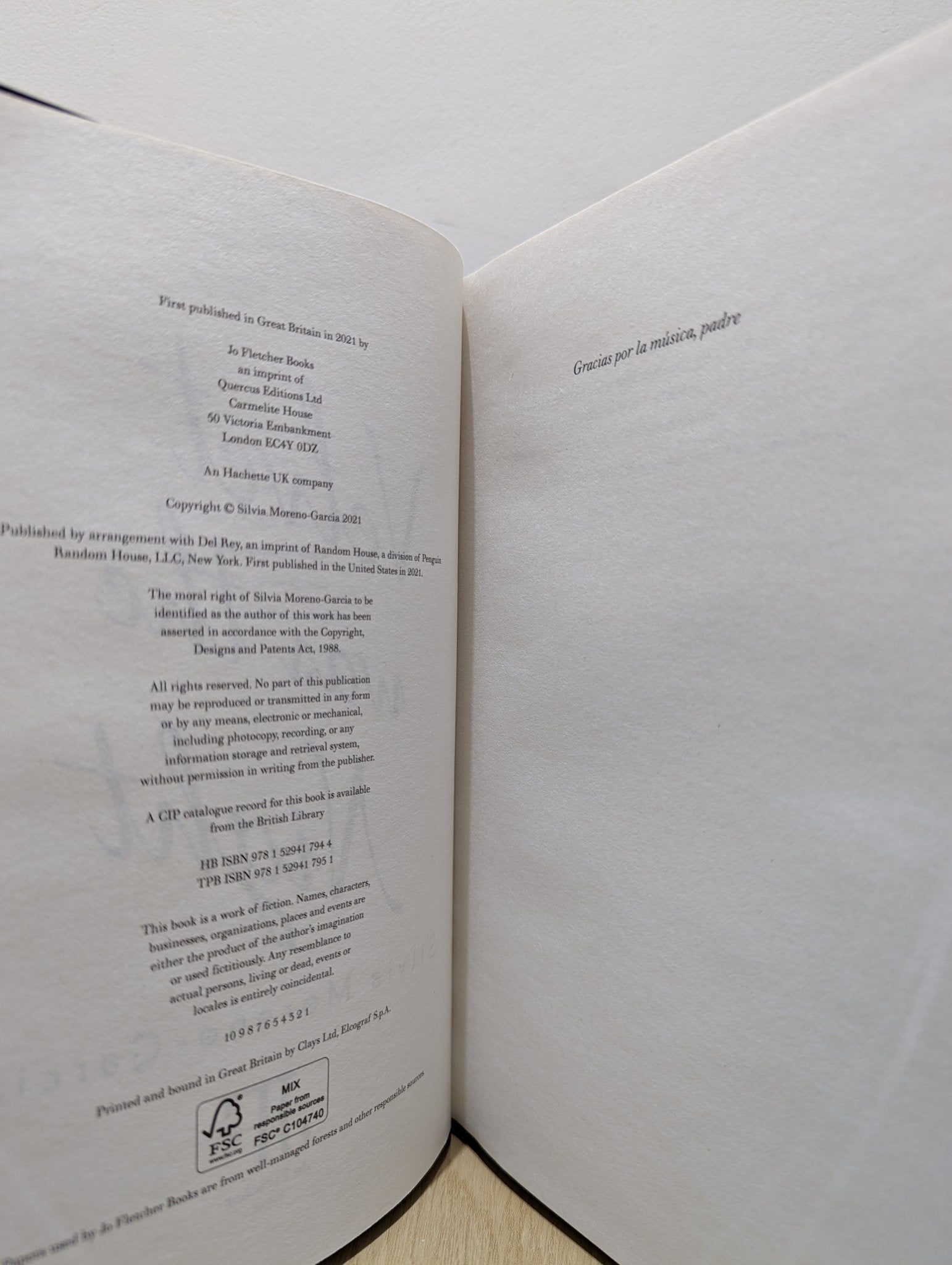 Velvet was the Night by Silvia Moreno - Garcia (Signed First Edition) - Fialta Books