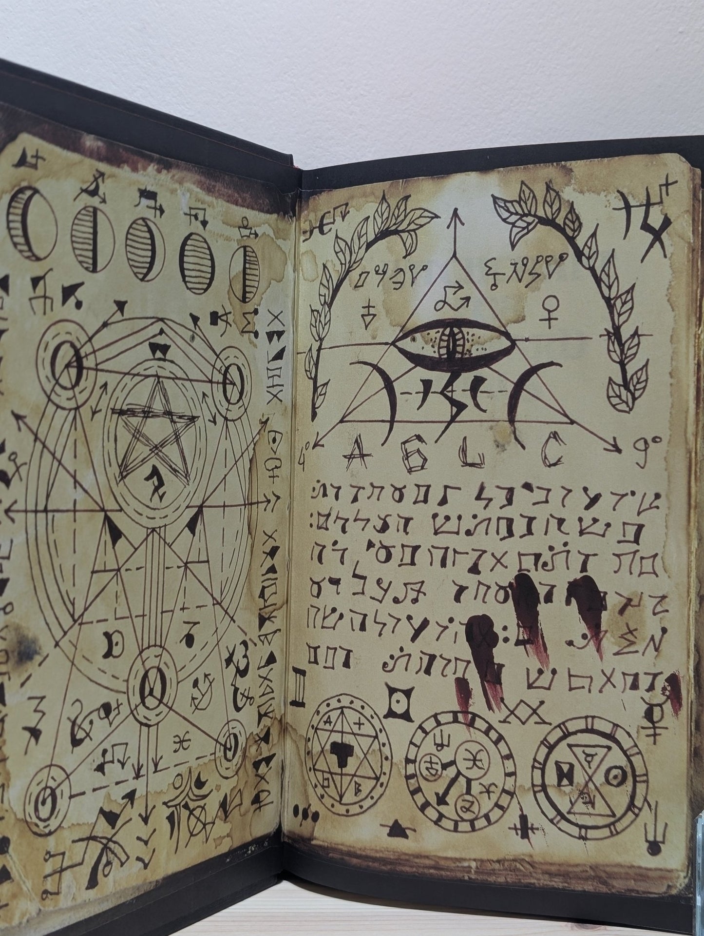 Witchcraft for Wayward Girls by Grady Hendrix (Signed Numbered Edition with sprayed edges) - Fialta Books