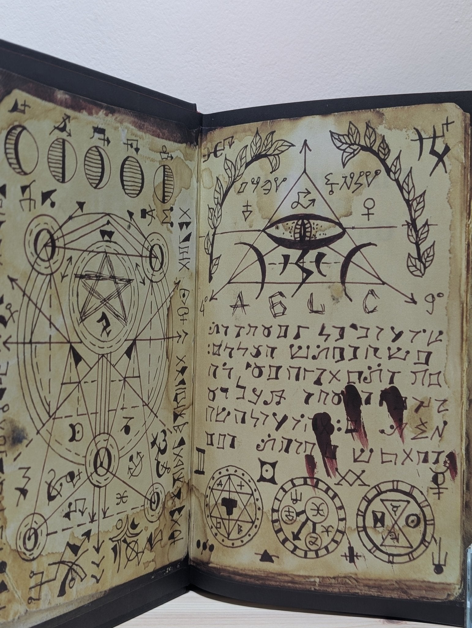 Witchcraft for Wayward Girls by Grady Hendrix (Signed Numbered Edition with sprayed edges) - Fialta Books